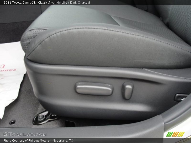 Classic Silver Metallic / Dark Charcoal 2011 Toyota Camry SE