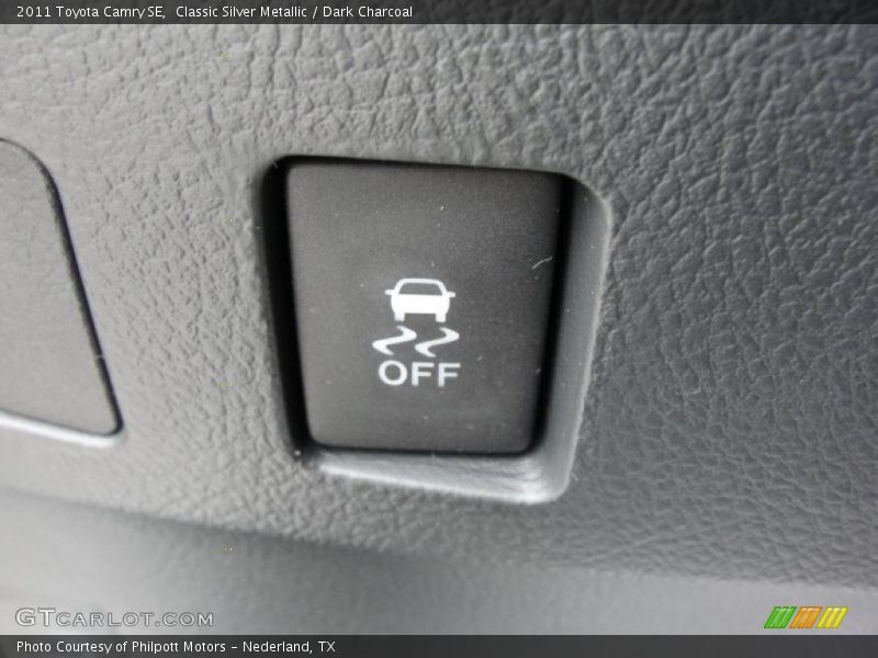 Classic Silver Metallic / Dark Charcoal 2011 Toyota Camry SE