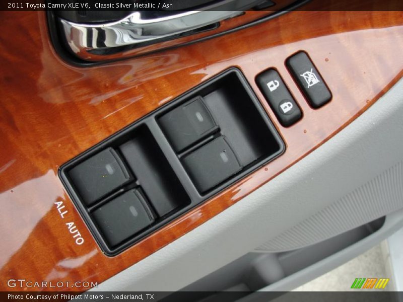 Classic Silver Metallic / Ash 2011 Toyota Camry XLE V6