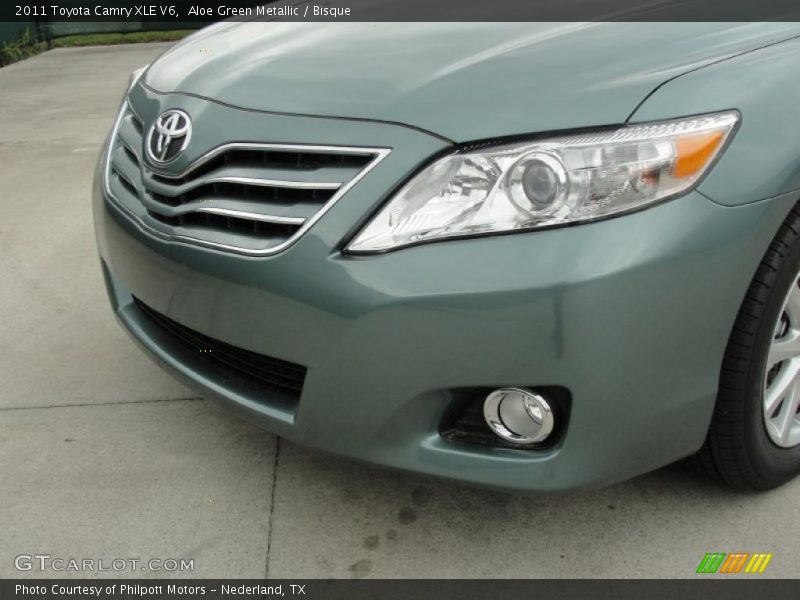 Aloe Green Metallic / Bisque 2011 Toyota Camry XLE V6
