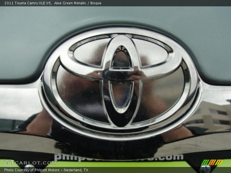 Aloe Green Metallic / Bisque 2011 Toyota Camry XLE V6