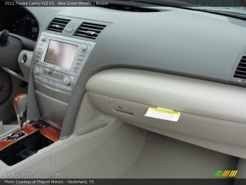 Aloe Green Metallic / Bisque 2011 Toyota Camry XLE V6