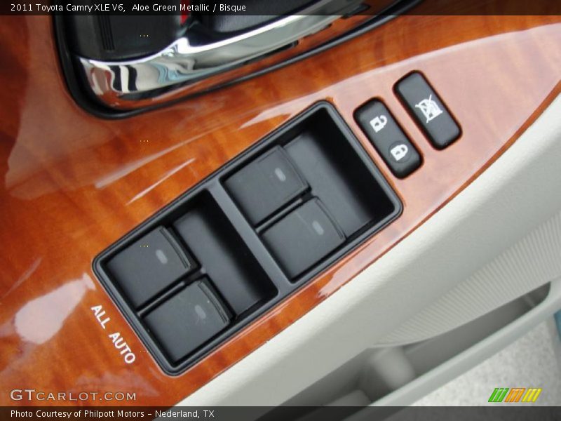 Aloe Green Metallic / Bisque 2011 Toyota Camry XLE V6