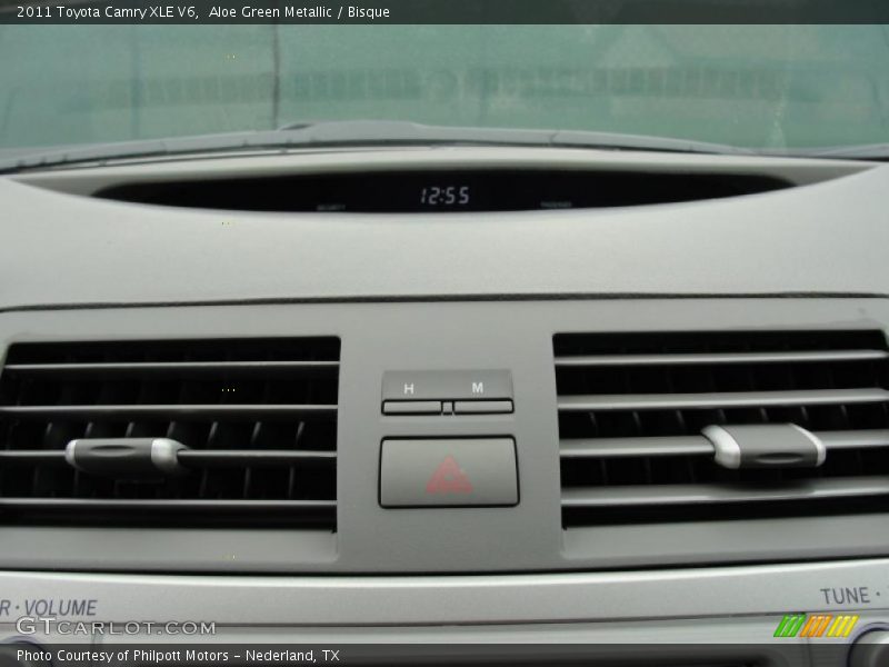 Aloe Green Metallic / Bisque 2011 Toyota Camry XLE V6