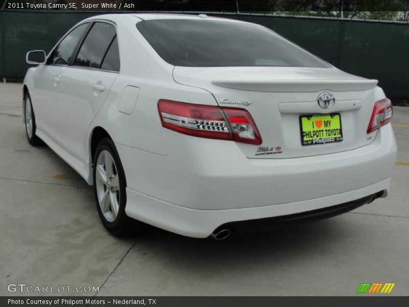 Super White / Ash 2011 Toyota Camry SE
