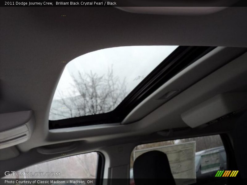 Brilliant Black Crystal Pearl / Black 2011 Dodge Journey Crew