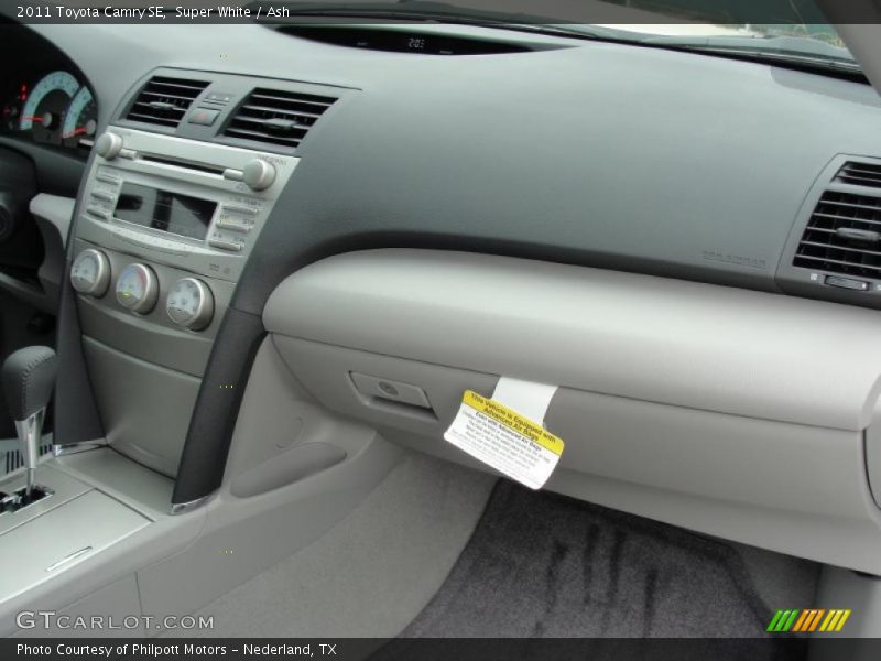 Super White / Ash 2011 Toyota Camry SE