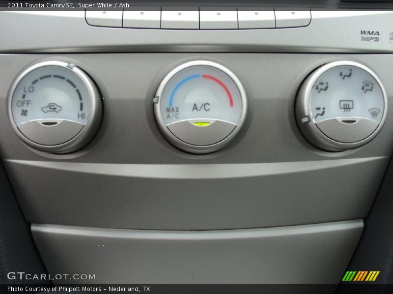 Super White / Ash 2011 Toyota Camry SE