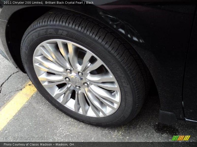 Brilliant Black Crystal Pearl / Black 2011 Chrysler 200 Limited