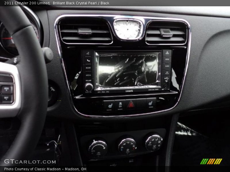 Brilliant Black Crystal Pearl / Black 2011 Chrysler 200 Limited