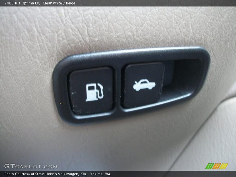 Clear White / Beige 2005 Kia Optima LX