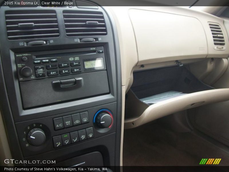 Clear White / Beige 2005 Kia Optima LX