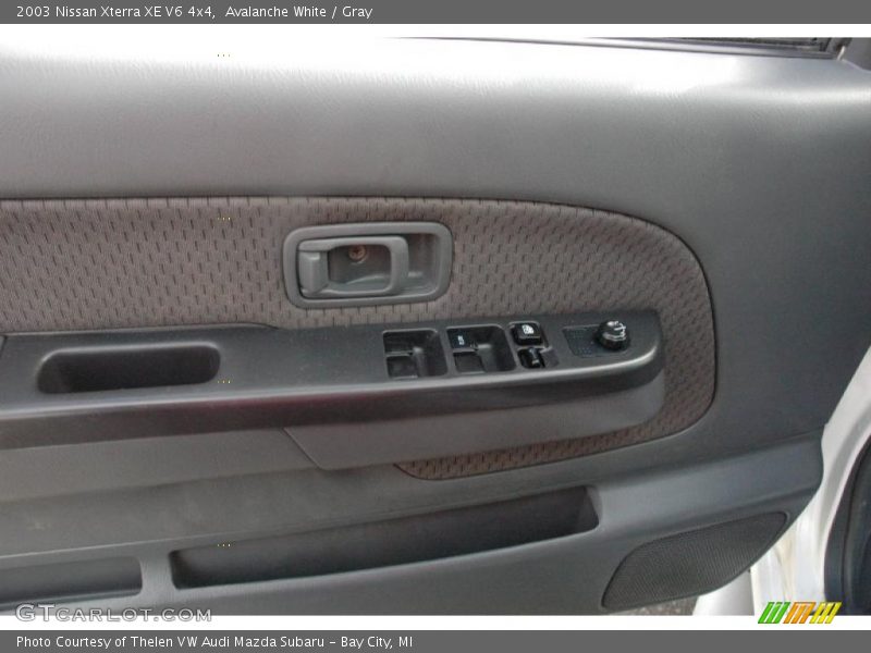 Avalanche White / Gray 2003 Nissan Xterra XE V6 4x4