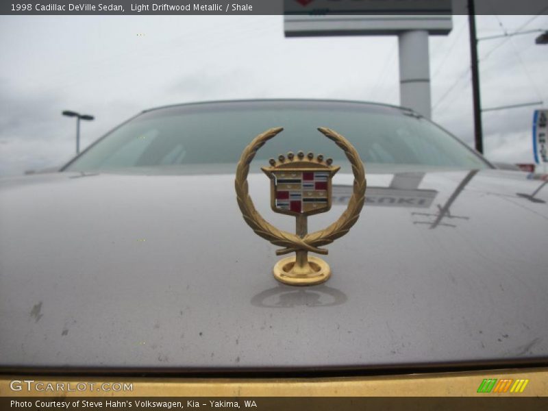 Light Driftwood Metallic / Shale 1998 Cadillac DeVille Sedan