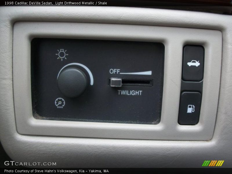 Light Driftwood Metallic / Shale 1998 Cadillac DeVille Sedan