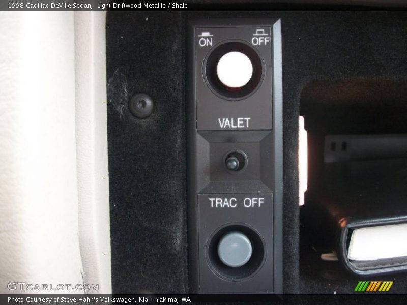 Light Driftwood Metallic / Shale 1998 Cadillac DeVille Sedan