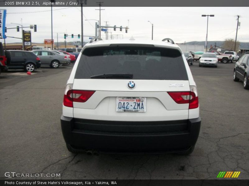 Alpine White / Grey 2005 BMW X3 2.5i