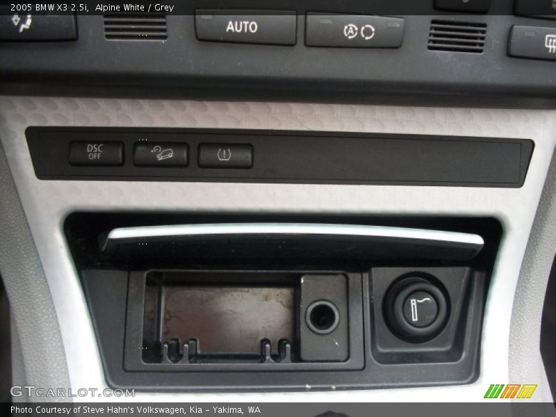 Alpine White / Grey 2005 BMW X3 2.5i