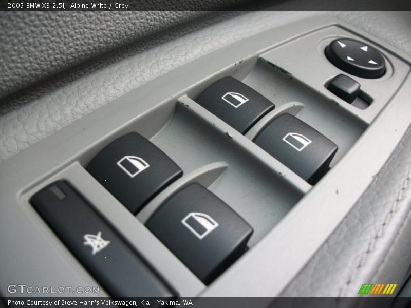 Alpine White / Grey 2005 BMW X3 2.5i