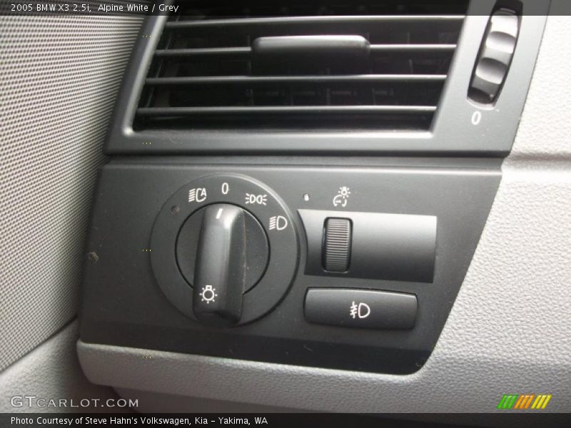 Alpine White / Grey 2005 BMW X3 2.5i