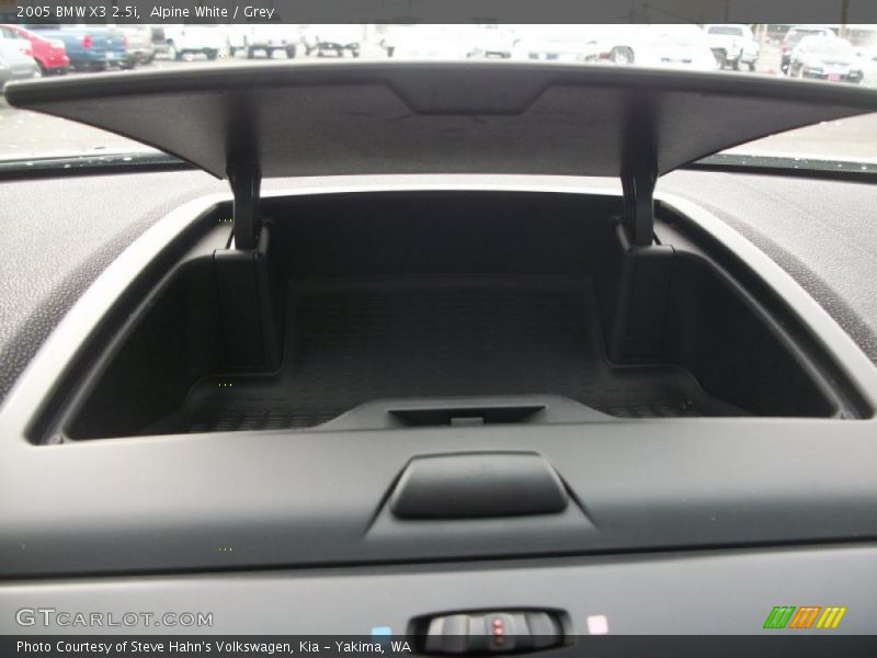 Alpine White / Grey 2005 BMW X3 2.5i