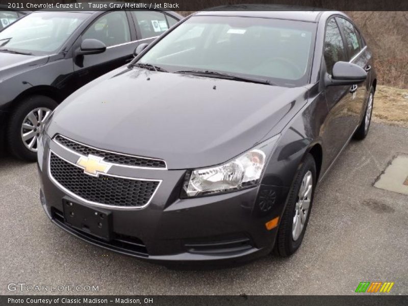 Taupe Gray Metallic / Jet Black 2011 Chevrolet Cruze LT