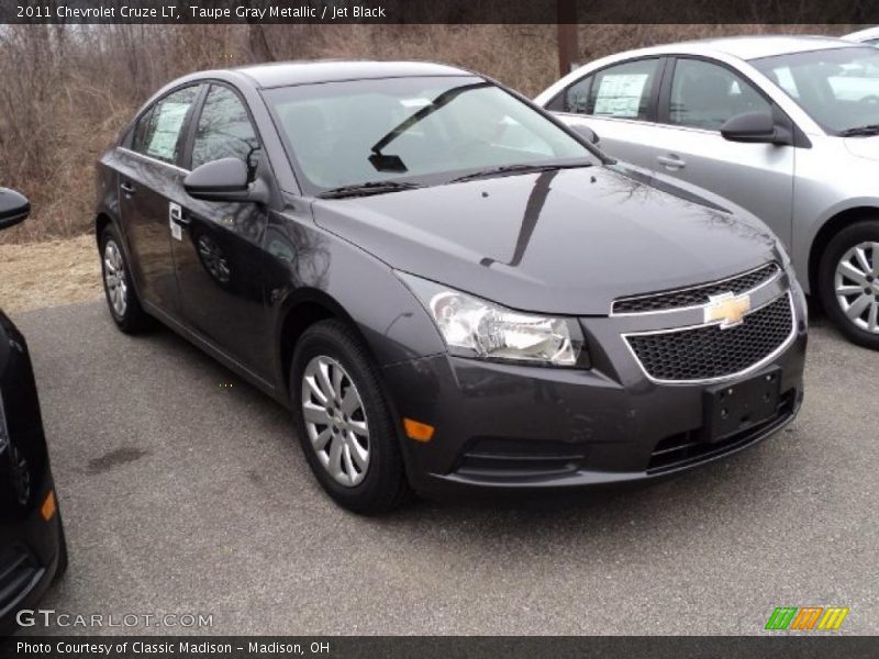 Taupe Gray Metallic / Jet Black 2011 Chevrolet Cruze LT