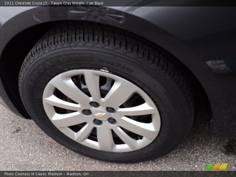 Taupe Gray Metallic / Jet Black 2011 Chevrolet Cruze LT