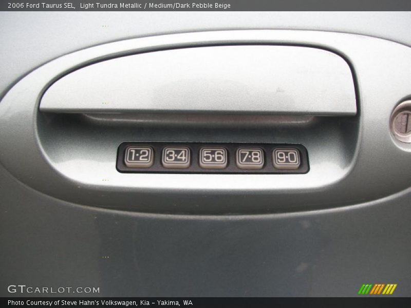 Light Tundra Metallic / Medium/Dark Pebble Beige 2006 Ford Taurus SEL