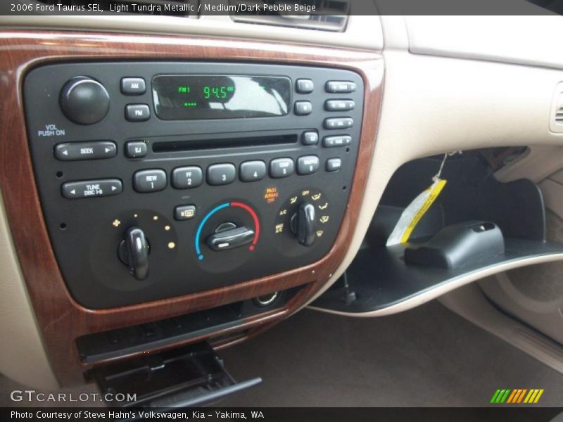 Light Tundra Metallic / Medium/Dark Pebble Beige 2006 Ford Taurus SEL