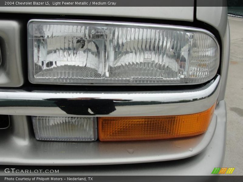 Light Pewter Metallic / Medium Gray 2004 Chevrolet Blazer LS