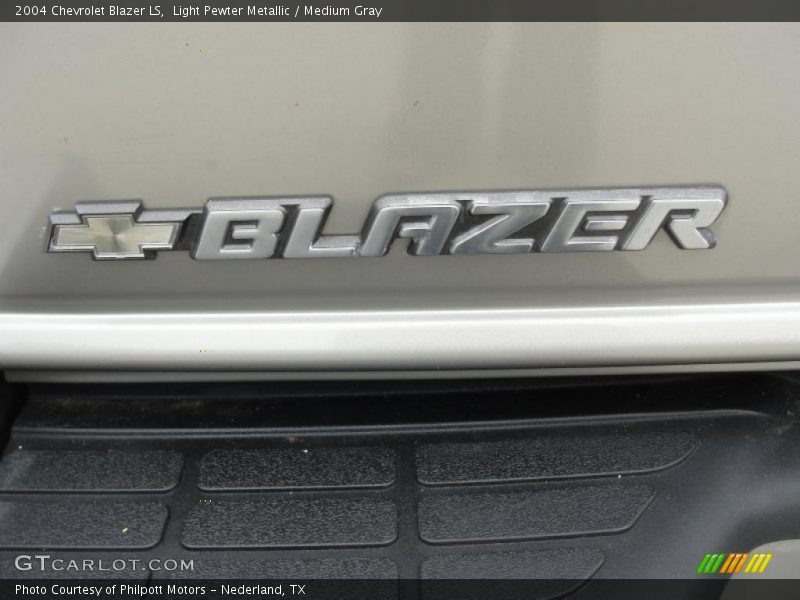 Light Pewter Metallic / Medium Gray 2004 Chevrolet Blazer LS