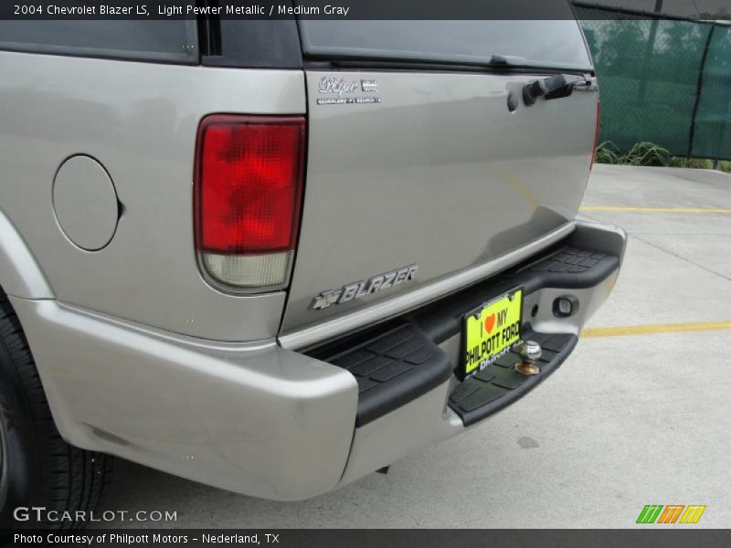 Light Pewter Metallic / Medium Gray 2004 Chevrolet Blazer LS