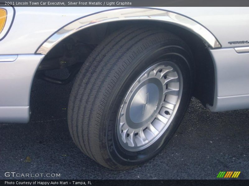 Silver Frost Metallic / Light Graphite 2001 Lincoln Town Car Executive