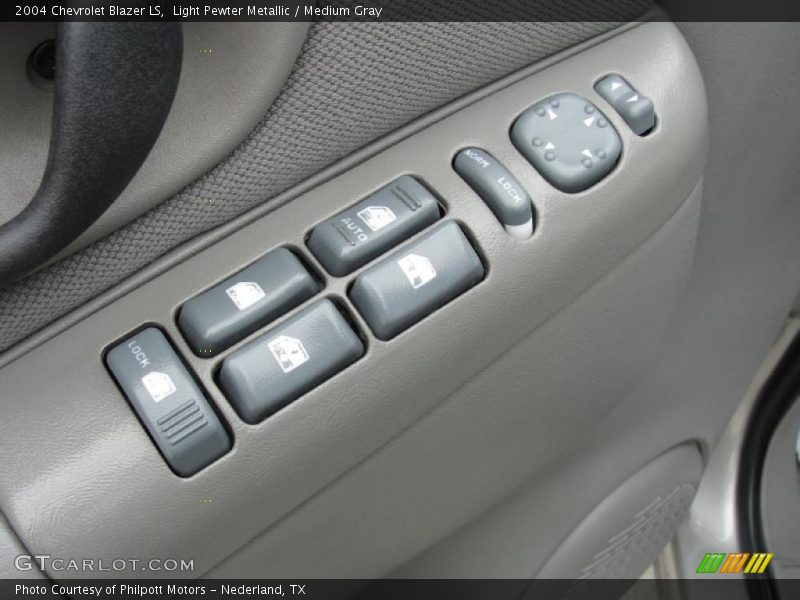 Light Pewter Metallic / Medium Gray 2004 Chevrolet Blazer LS