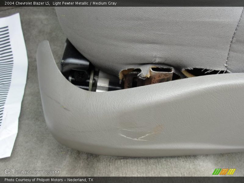 Light Pewter Metallic / Medium Gray 2004 Chevrolet Blazer LS