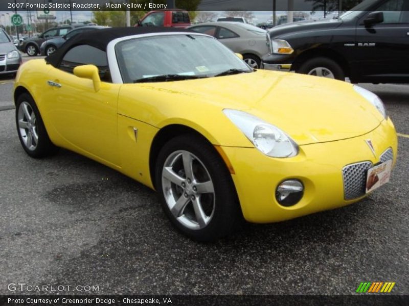 Front 3/4 View of 2007 Solstice Roadster