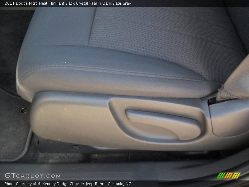 Brilliant Black Crystal Pearl / Dark Slate Gray 2011 Dodge Nitro Heat