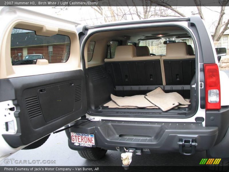 Birch White / Light Cashmere/Ebony 2007 Hummer H3