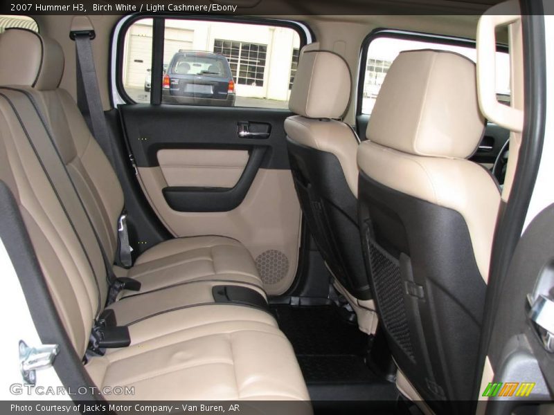 Birch White / Light Cashmere/Ebony 2007 Hummer H3