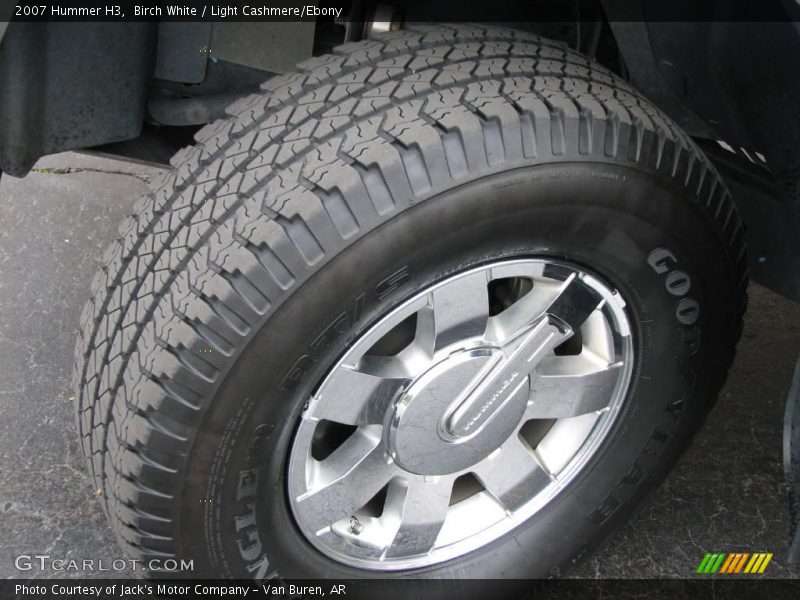 Birch White / Light Cashmere/Ebony 2007 Hummer H3