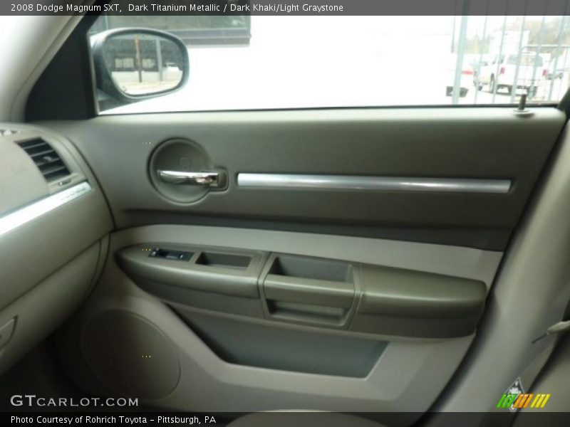 Door Panel of 2008 Magnum SXT