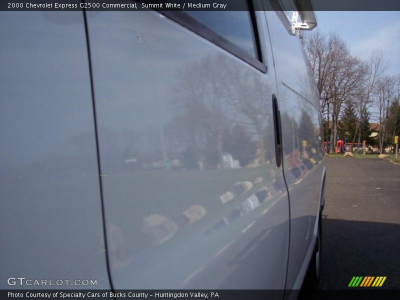 Summit White / Medium Gray 2000 Chevrolet Express G2500 Commercial