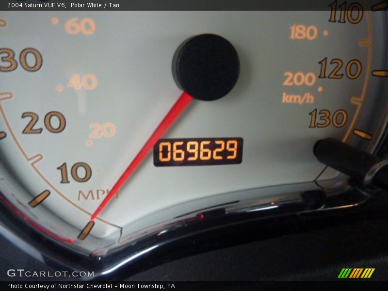Polar White / Tan 2004 Saturn VUE V6
