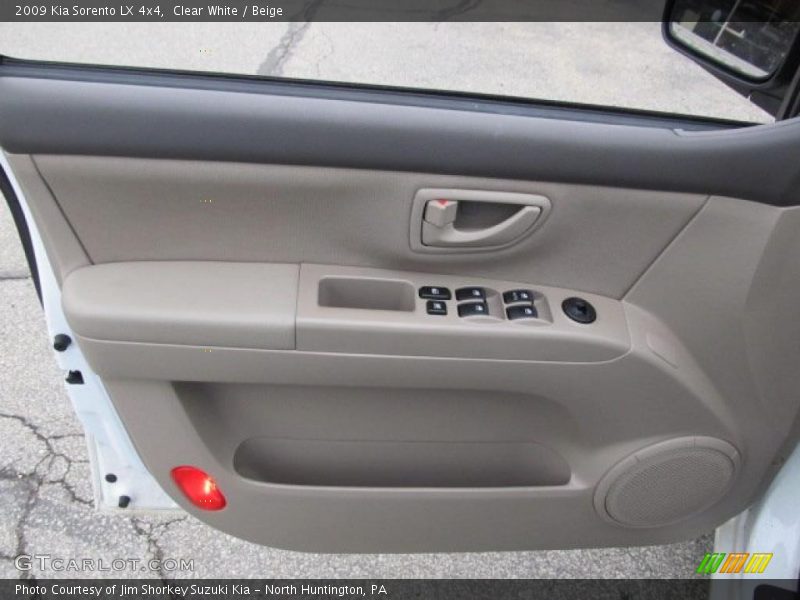 Clear White / Beige 2009 Kia Sorento LX 4x4