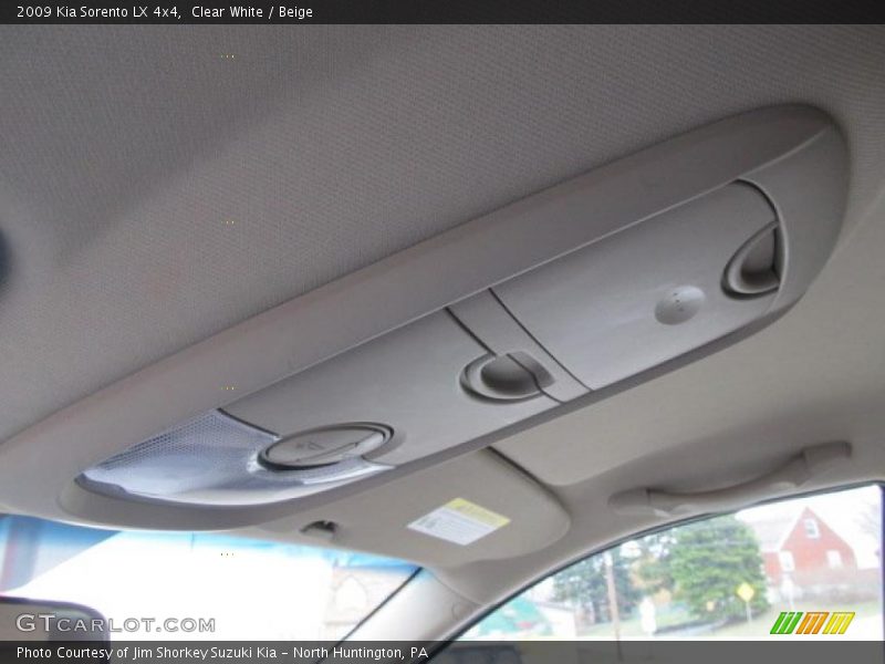 Clear White / Beige 2009 Kia Sorento LX 4x4