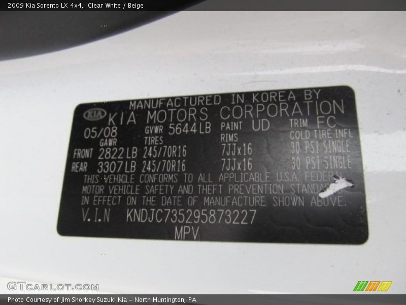 Clear White / Beige 2009 Kia Sorento LX 4x4