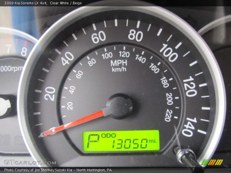 Clear White / Beige 2009 Kia Sorento LX 4x4