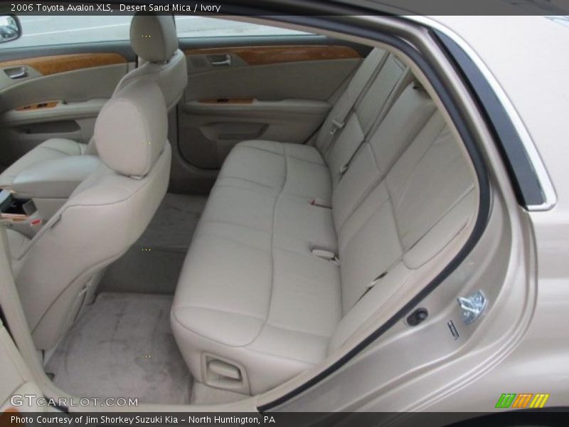 Desert Sand Mica / Ivory 2006 Toyota Avalon XLS