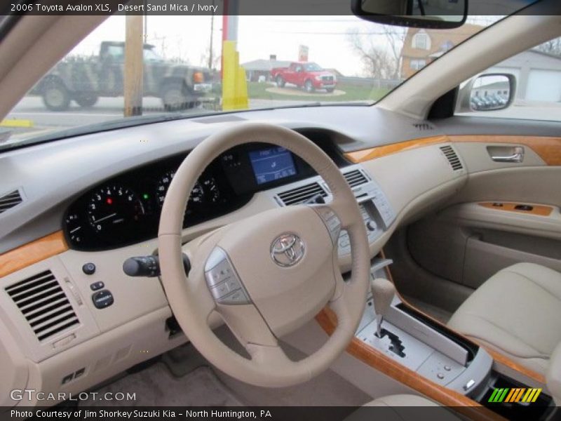 Desert Sand Mica / Ivory 2006 Toyota Avalon XLS